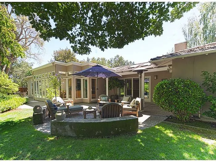 560 Barbara Way photo 1