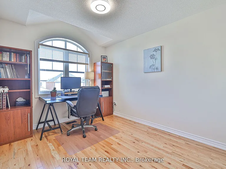 1246 Peelar Cres — Photo 20
