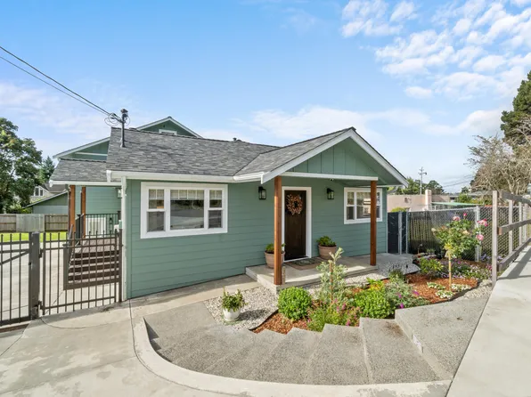 209 Newell Dr, Fortuna, CA 95540