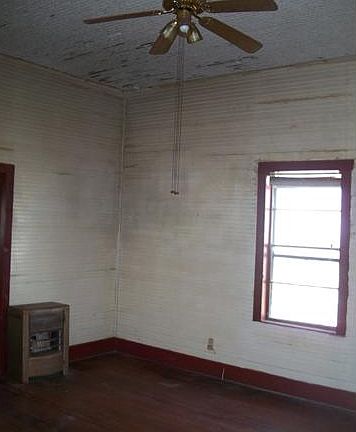 2nd image of 106 N Broad St