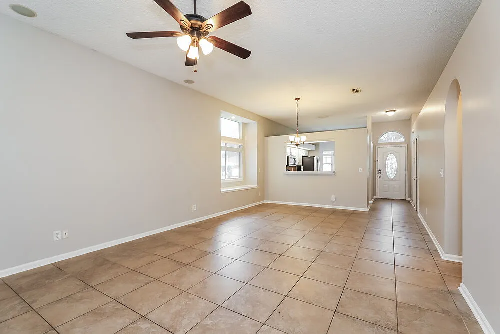 3 bed, 2.0 bath, 1394 sqft, $1,975 — Photo 4