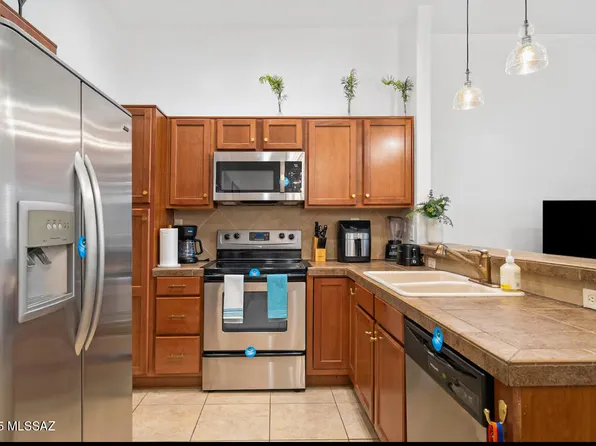 2016 E River Rd Unit 204, Tucson, AZ 85718