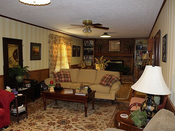 3rd image of 2303 W Elm St