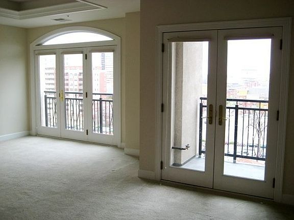 3rd image of 1827 N Grant St Unit 1004
