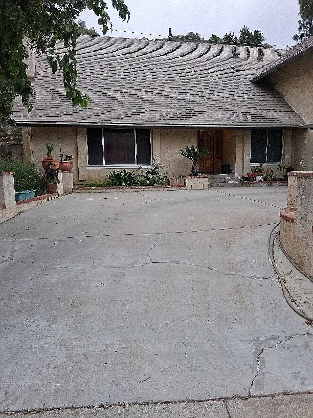 7 bed, 3500 sqft, $1,200 — Photo 2