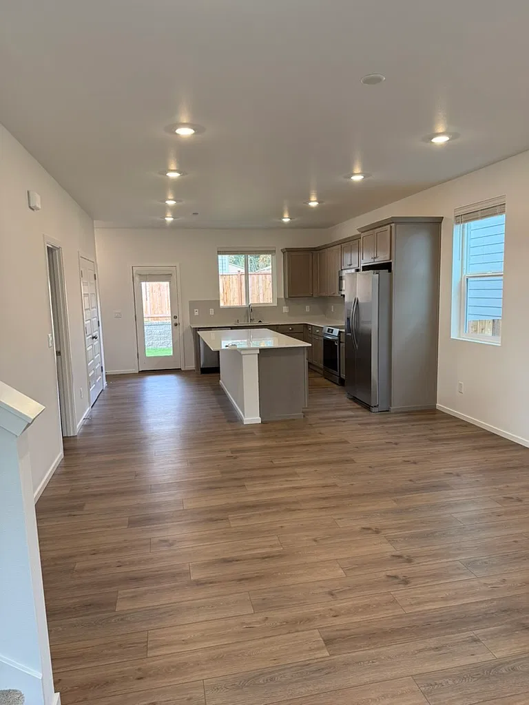 3 bed, 2.5 bath, 1656 sqft, $2,800 — Photo 2