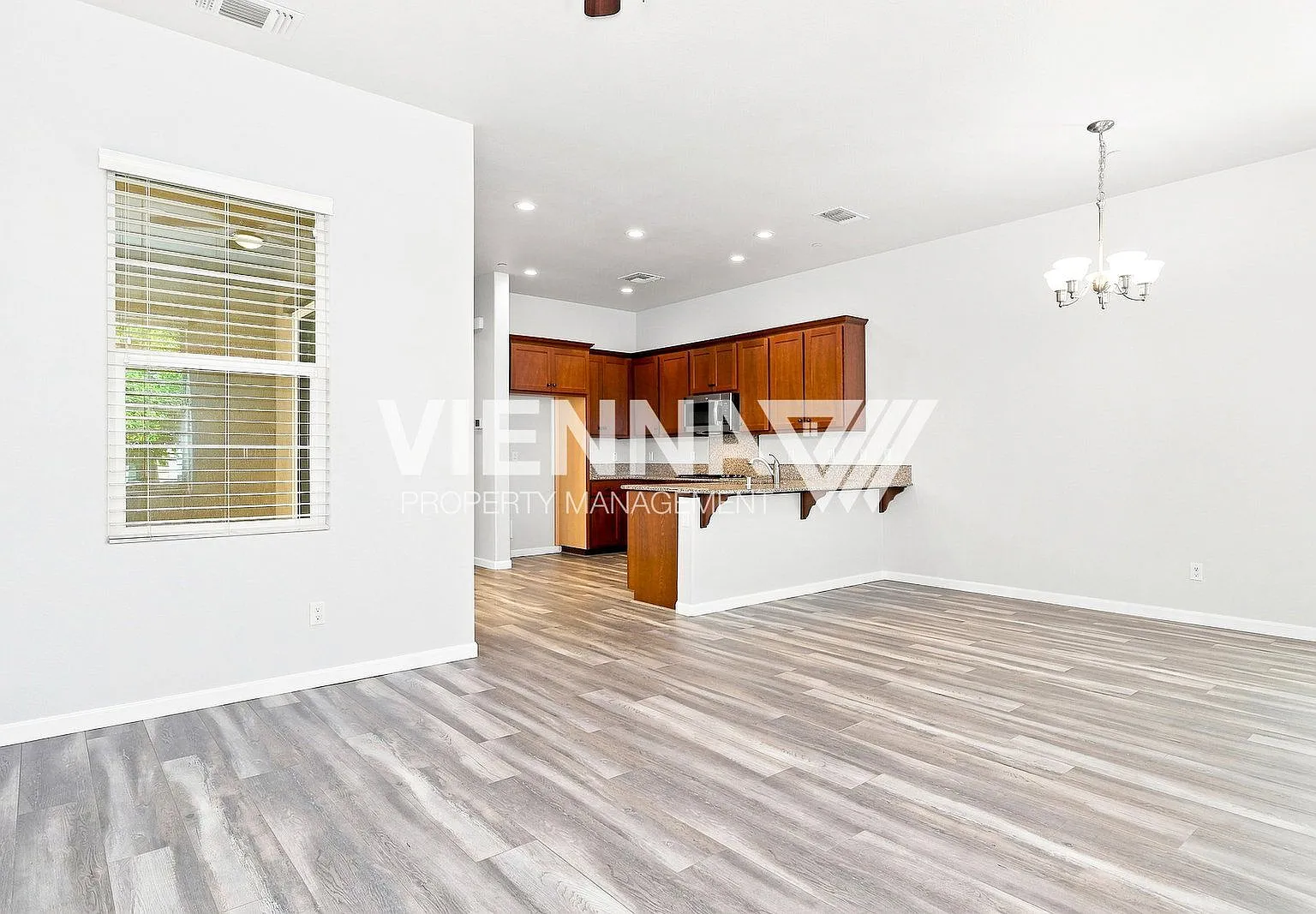 3 bed, 2.5 bath, 1738 sqft, $2,595 — Photo 4