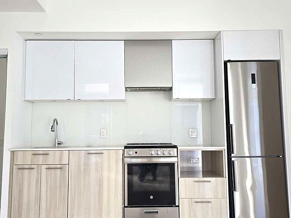 2nd image of 251 Jarvis St #Penthouse 5003