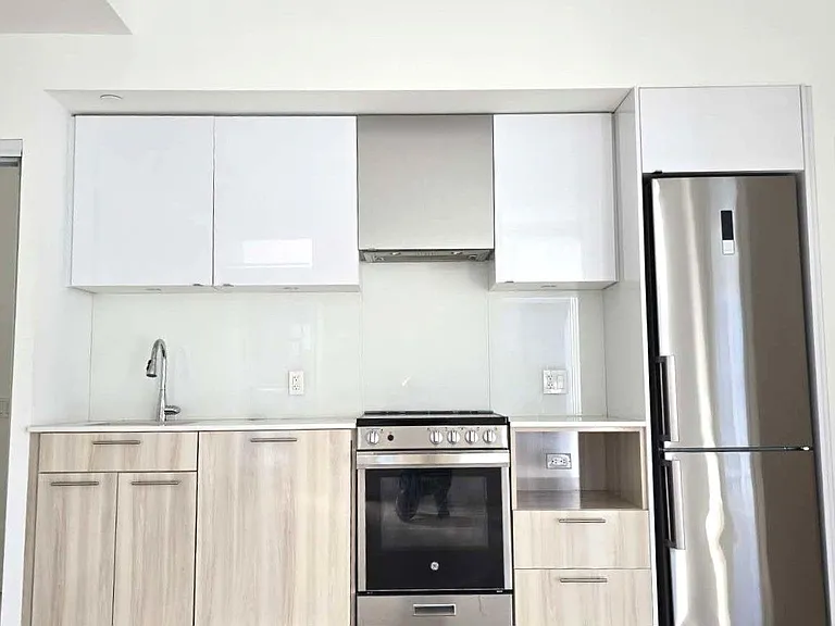 251 Jarvis St #Penthouse 5003 — Photo 2