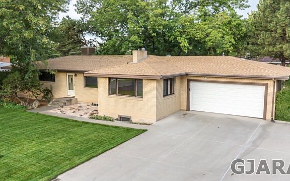 2nd image of 709 Brassie Dr