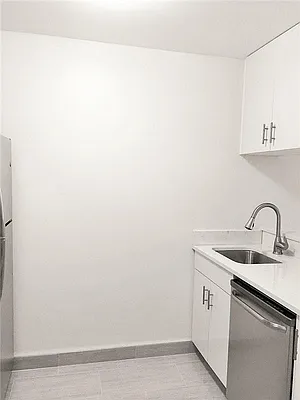 Rented by R New York | media 24