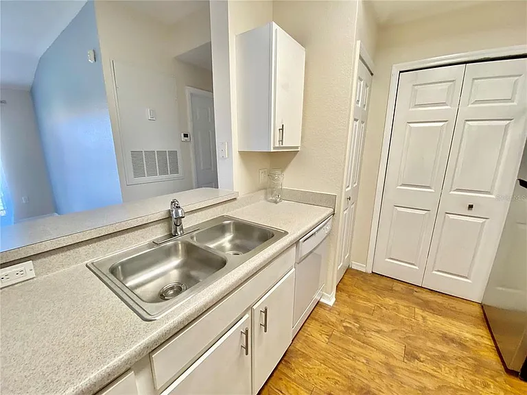 5467 Vineland Rd #6301 — Photo 16