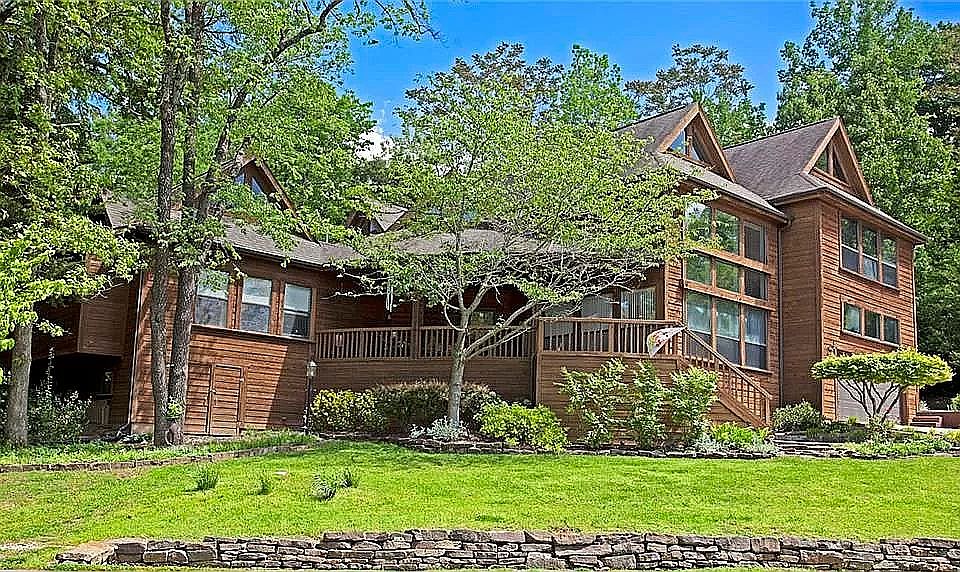 1st image of 1061 E Missouri Way