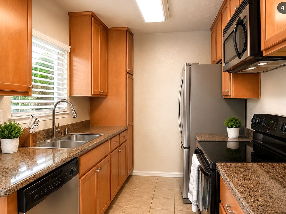 1st image of 1000 Estes St