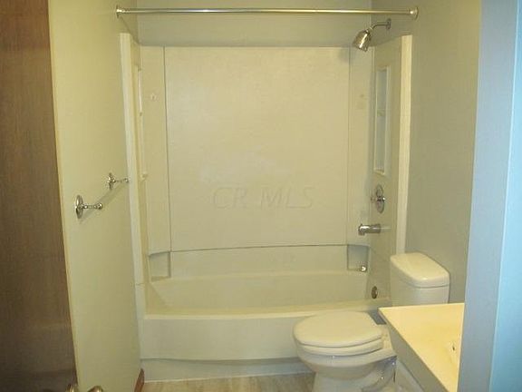 4th image of 1110 Geneva Ave