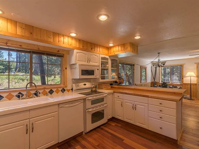 21653 Donner Pass Rd — Photo 5