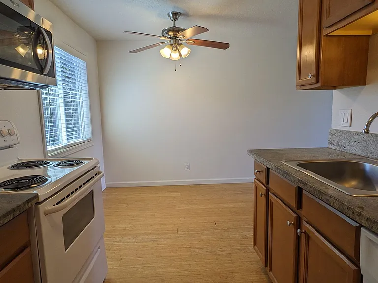 4102-4128 SE Cesar E Chavez Blvd — Photo 47