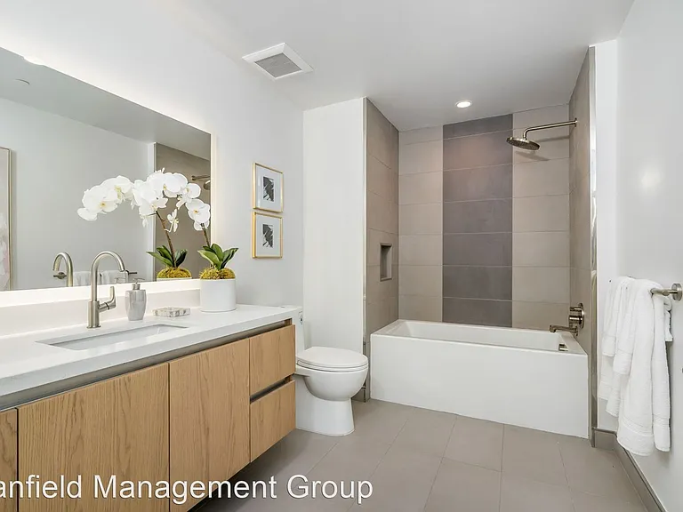 Reeves Place LA — Photo 9