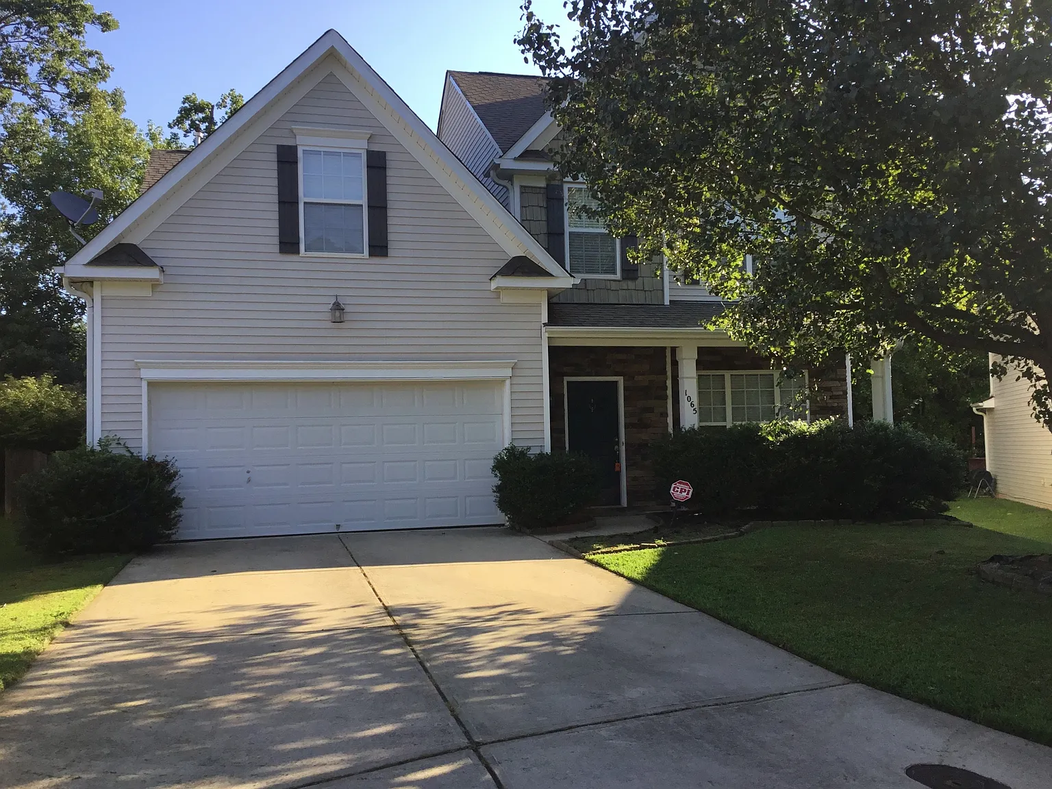 3 bed, 2.5 bath, 1948 sqft, $2,170 — Photo 1