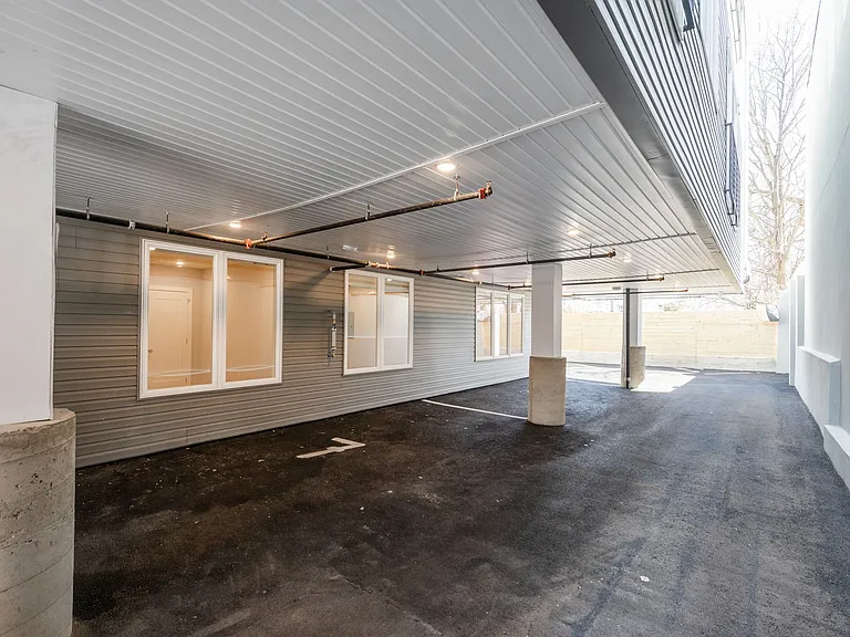 Washington Court (52 W) — Photo 11