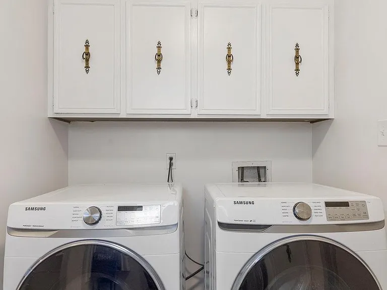 E 63rd Pl — Photo 29