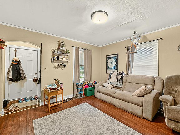 3rd image of 206 11th Ave NE