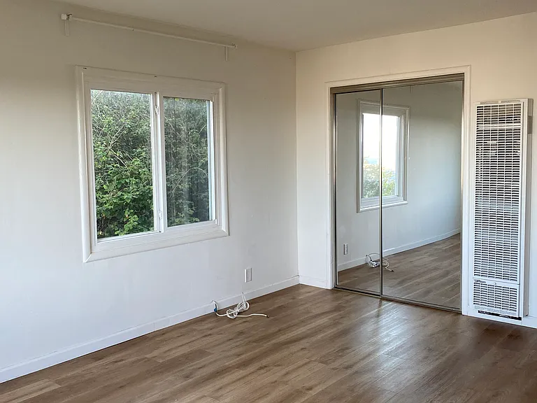 694 Corbett Ave — Photo 3