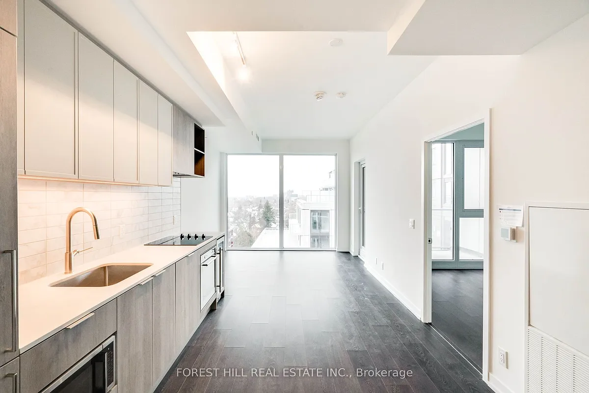 Building Photo - 2020 Bathurst St #833