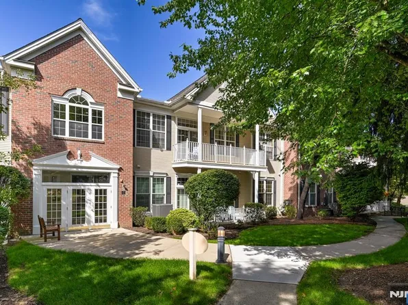 1409 Four Seasons Drive, Wayne, NJ 07470