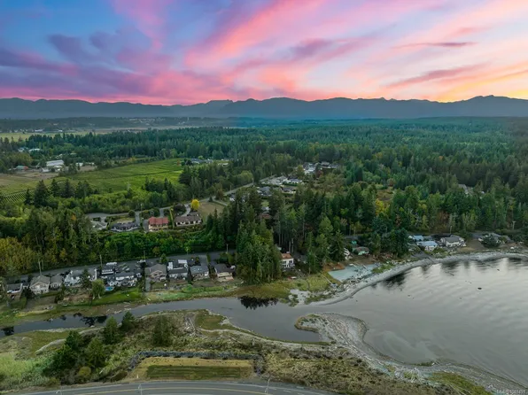 1426 Wilkinson Rd, Comox Valley, BC V9M 4B3
