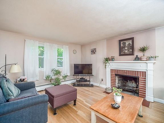 4th image of 221 Sheridan St