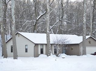 6404 Valley Dr, Leo, IN 46765