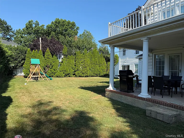 56 Nassau Blvd — Photo 24