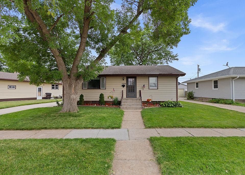 1st image of 1574 Sunset Dr