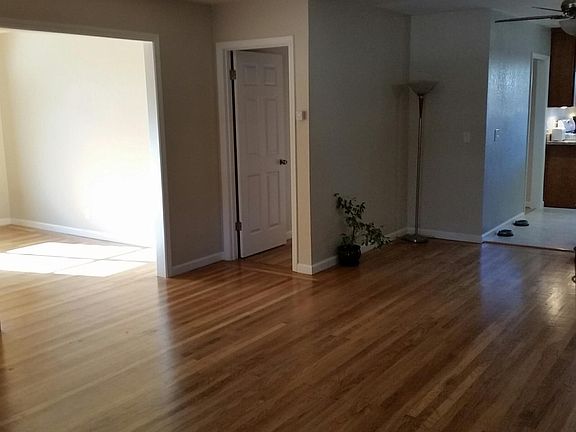 4th image of 1477 Jeffery Ave