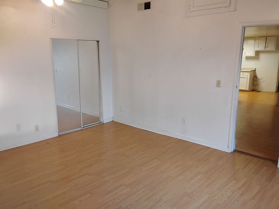 Building Photo 4