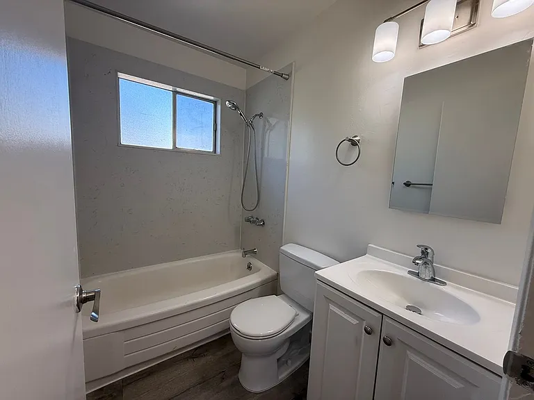 1528 Woolsey St #C — Photo 19