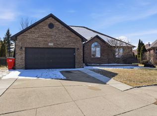 19732 Fillmore Dr, Macomb, MI 48044