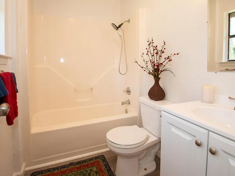 800 Oak Grove Ln — Photo 13