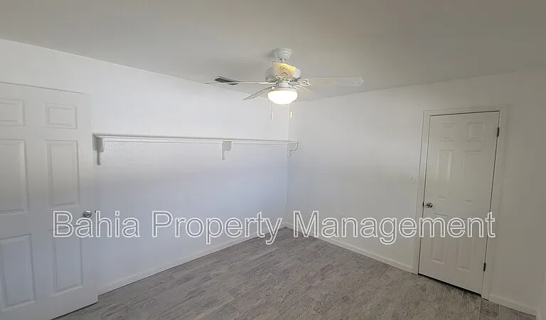 215 Meadowcross Dr — Photo 13