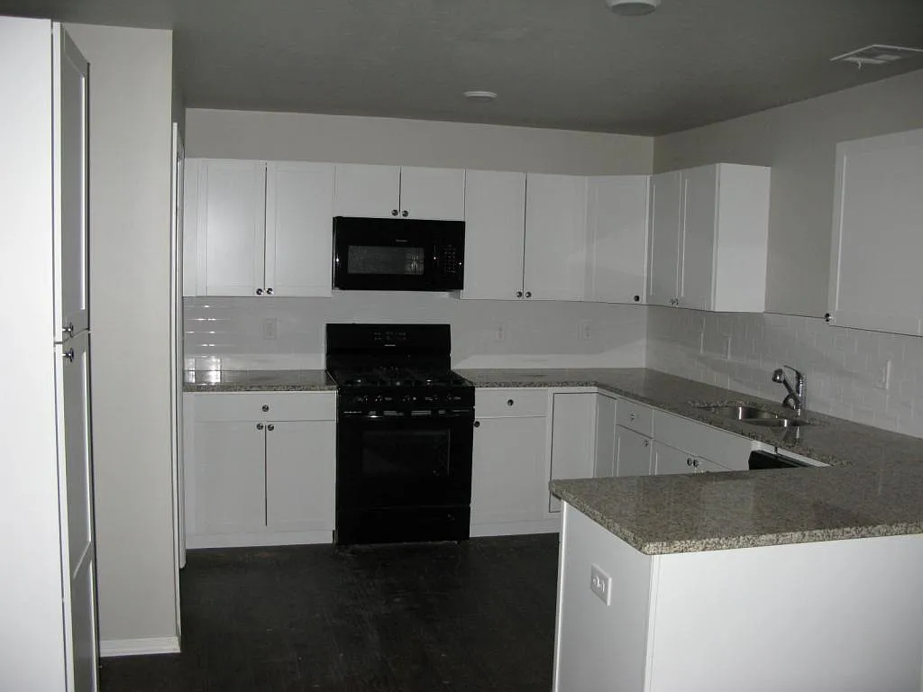11719 Surrey Hills Blvd. Yukon, OK. 73099 — Photo 2
