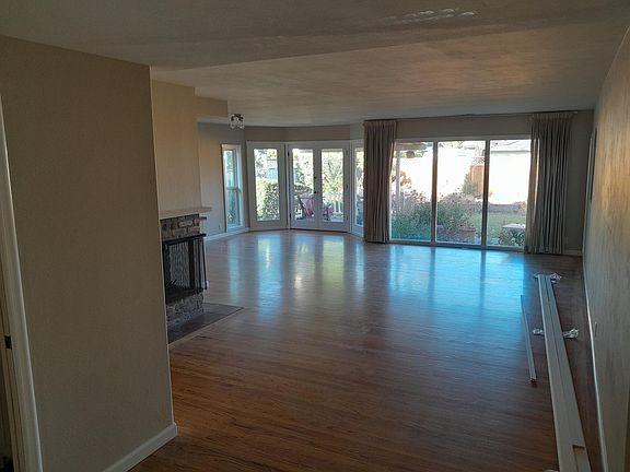 4th image of 696 Pineview Dr