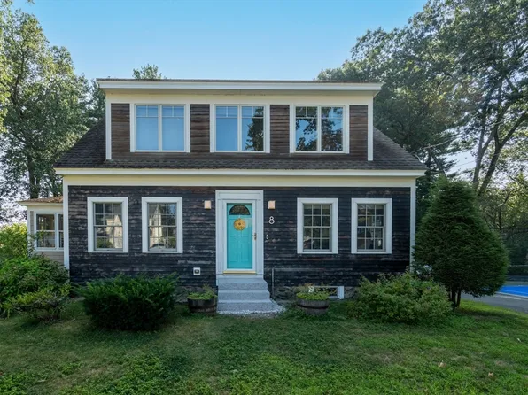 8 Woodlawn Ave, Chelmsford, MA 01824