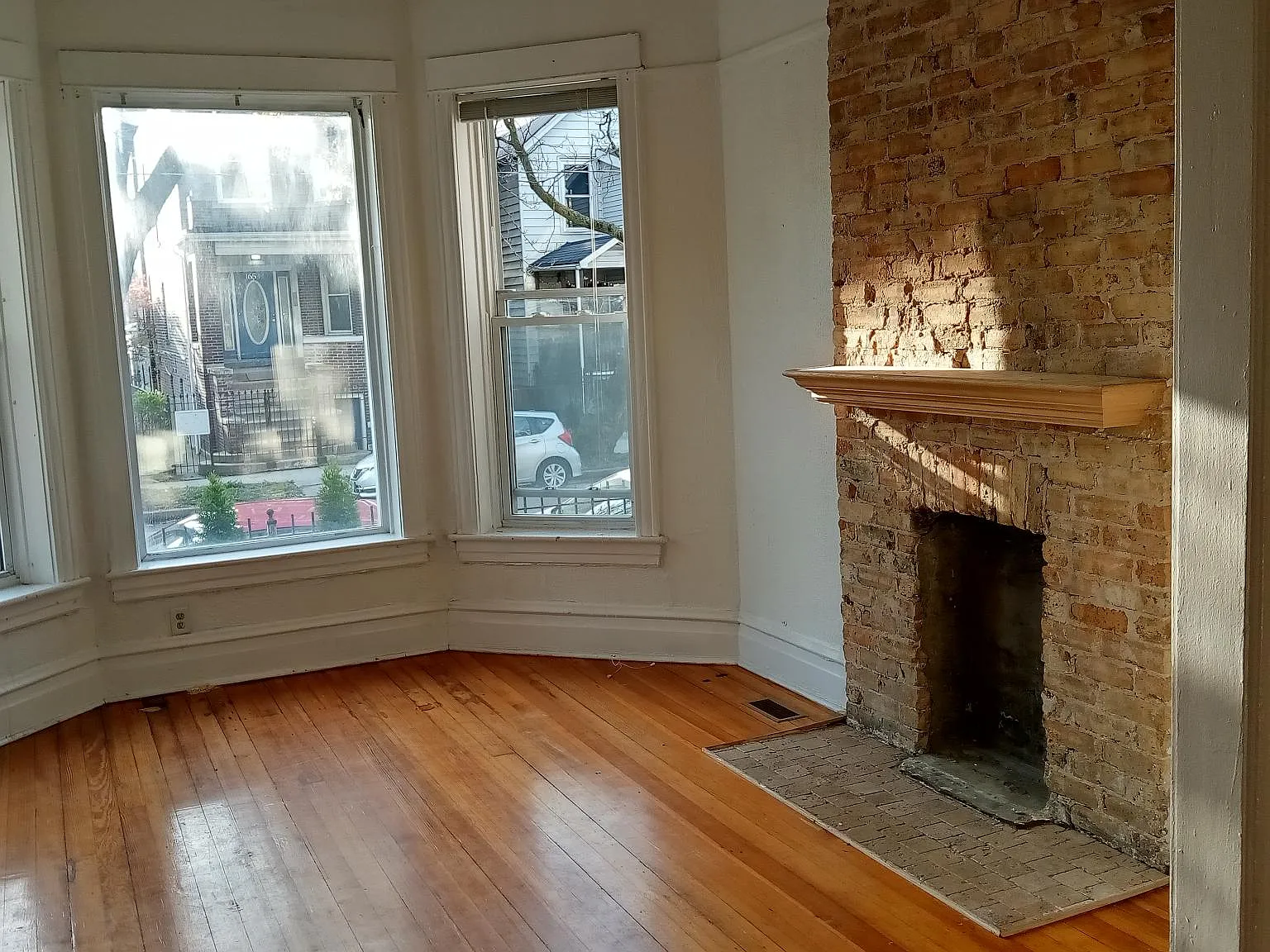 1654 N Talman Ave — Photo 3