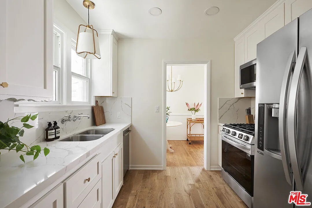 2 bed, 1.0 bath, 1200 sqft, $7,000 — Photo 3