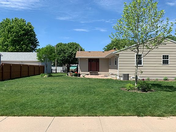 2nd image of 2304 N Sheridan Grand Is NE
