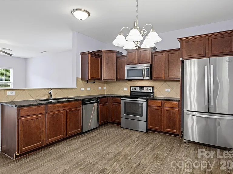 6056 Shamrock Green Dr — Photo 6
