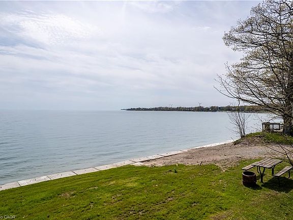 4th image of 557 Edgewater Pl