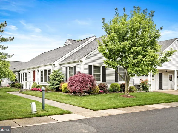 738 Victoria Ct, Monroe Township, NJ 08831