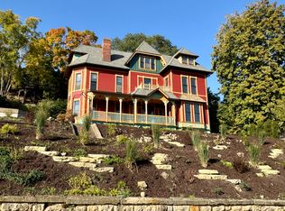 1155 Grove Ter, Dubuque, IA 52001